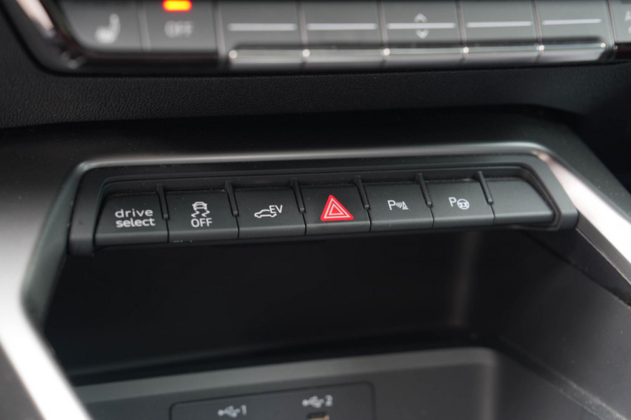 Audi A3 Sportback 45 TFSI e S edition | Panorama | Matrix | Keyles