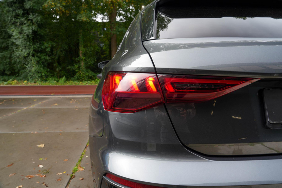 Audi A3 Sportback 45 TFSI e S edition | Panorama | Matrix | Keyles