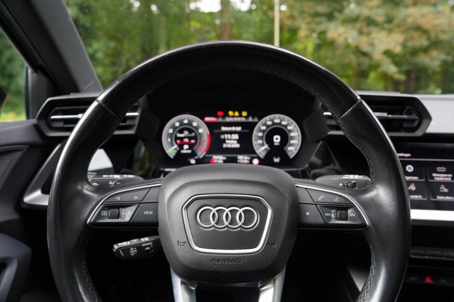 Audi A3 Sportback 45 TFSI e S edition | Panorama | Matrix | Keyles