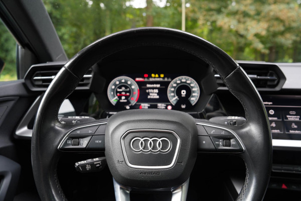 Audi A3 Sportback 45 TFSI e S edition | Panorama | Matrix | Keyles