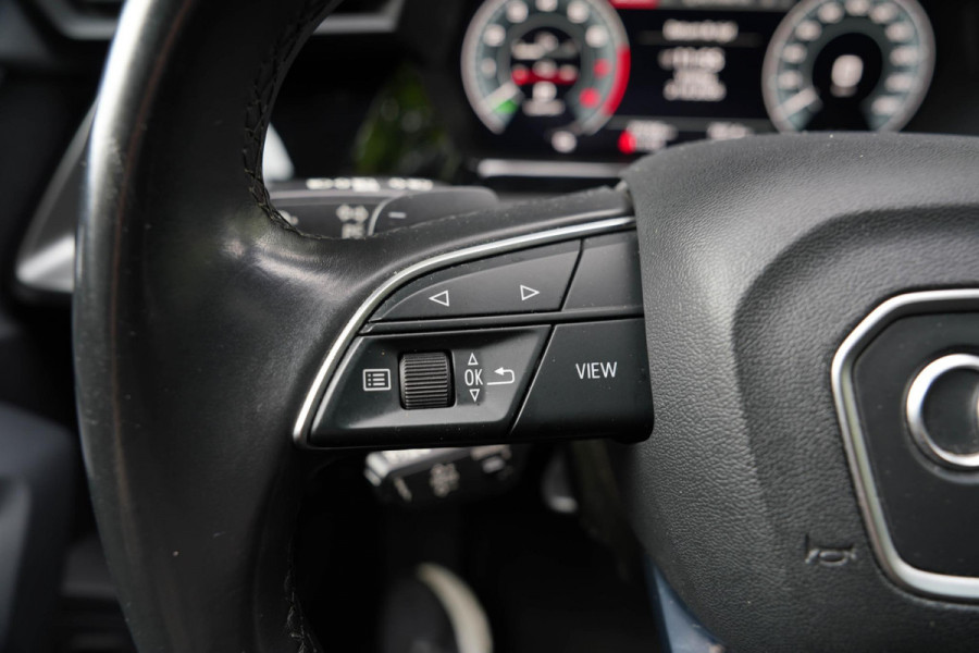 Audi A3 Sportback 45 TFSI e S edition | Panorama | Matrix | Keyles