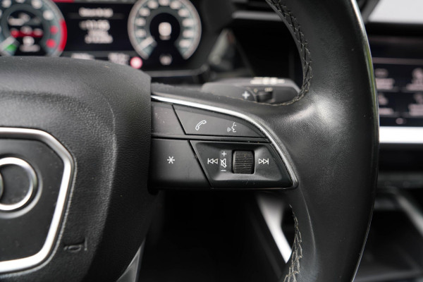 Audi A3 Sportback 45 TFSI e S edition | Panorama | Matrix | Keyles