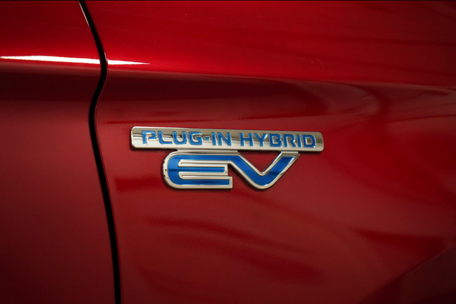 Mitsubishi Outlander 2.4 PHEV Intense+ Panorama|CarPlay|4WD|Elektrische achterklep
