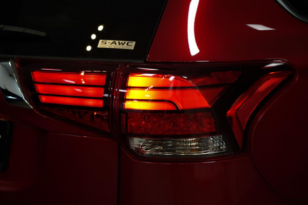 Mitsubishi Outlander 2.4 PHEV Intense+ Panorama|CarPlay|4WD|Elektrische achterklep