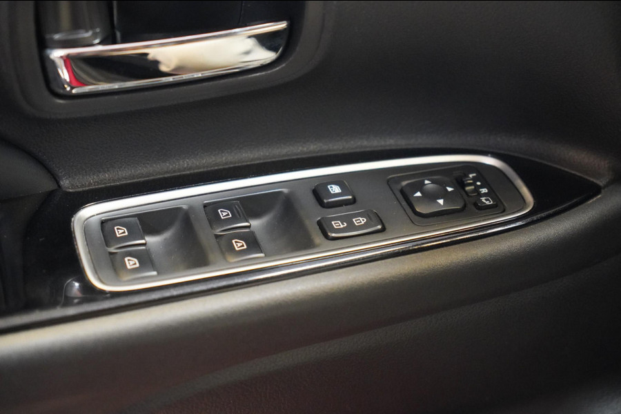 Mitsubishi Outlander 2.4 PHEV Intense+ Panorama|CarPlay|4WD|Elektrische achterklep