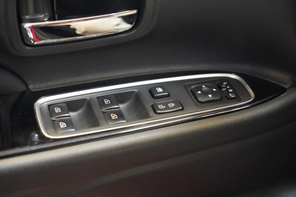 Mitsubishi Outlander 2.4 PHEV Intense+ Panorama|CarPlay|4WD|Elektrische achterklep