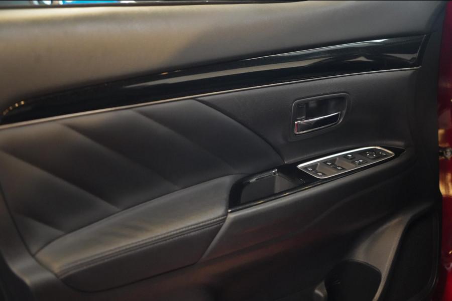 Mitsubishi Outlander 2.4 PHEV Intense+ Panorama|CarPlay|4WD|Elektrische achterklep