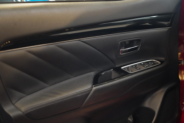 Mitsubishi Outlander 2.4 PHEV Intense+ Panorama|CarPlay|4WD|Elektrische achterklep