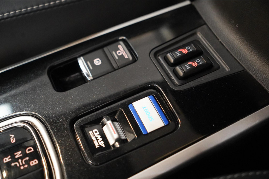 Mitsubishi Outlander 2.4 PHEV Intense+ Panorama|CarPlay|4WD|Elektrische achterklep