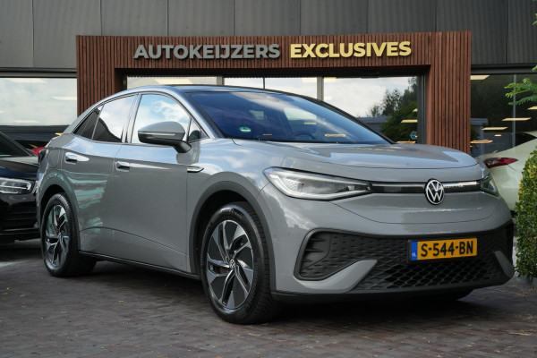 Volkswagen ID.5 Pro 77 kWh Warmtepomp Emergency braking DAB Stuurwiel verwarmd Sfeerverlichting Verkeersborddetectie Getint glas Grootlicht ass. Botsherkenning Navi