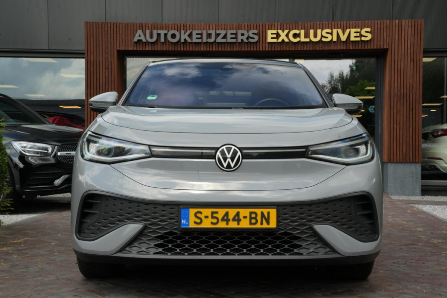 Volkswagen ID.5 Pro 77 kWh Warmtepomp Emergency braking DAB Stuurwiel verwarmd Sfeerverlichting Verkeersborddetectie Getint glas Grootlicht ass. Botsherkenning Navi
