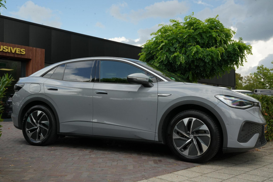 Volkswagen ID.5 Pro 77 kWh Warmtepomp Emergency braking DAB Stuurwiel verwarmd Sfeerverlichting Verkeersborddetectie Getint glas Grootlicht ass. Botsherkenning Navi