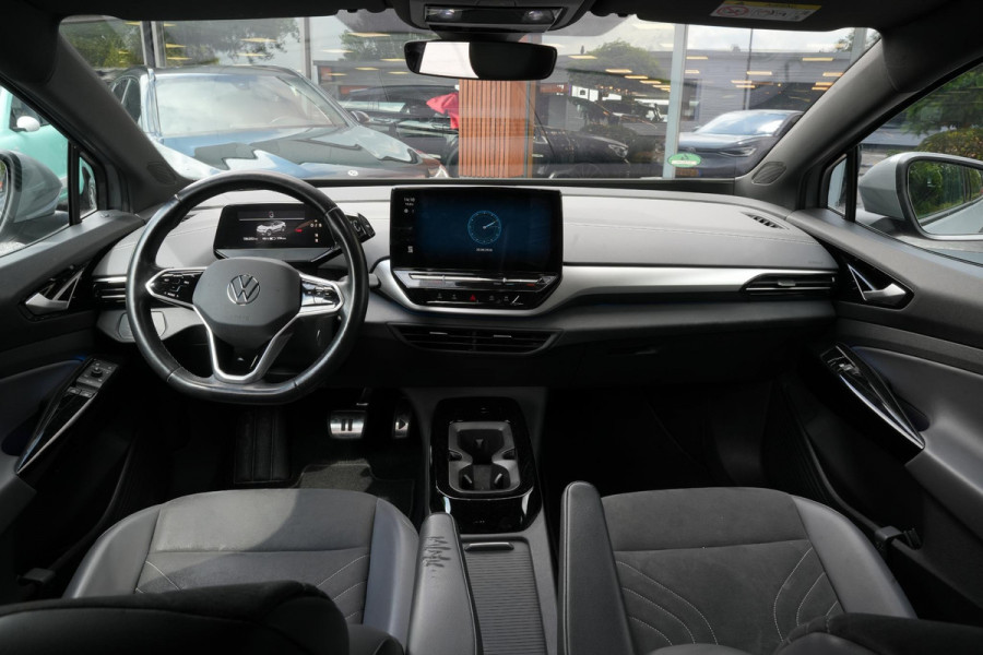 Volkswagen ID.5 Pro 77 kWh Warmtepomp Emergency braking DAB Stuurwiel verwarmd Sfeerverlichting Verkeersborddetectie Getint glas Grootlicht ass. Botsherkenning Navi