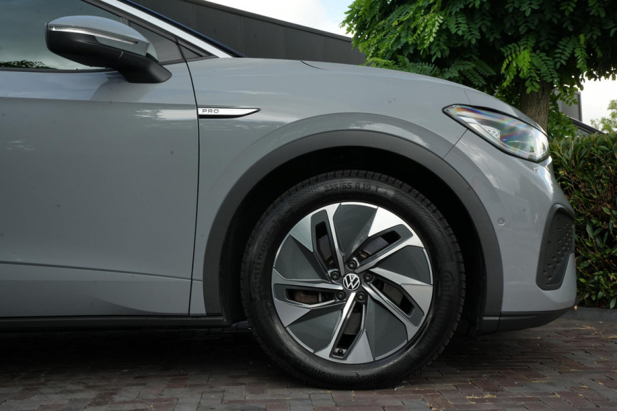 Volkswagen ID.5 Pro 77 kWh Warmtepomp Emergency braking DAB Stuurwiel verwarmd Sfeerverlichting Verkeersborddetectie Getint glas Grootlicht ass. Botsherkenning Navi