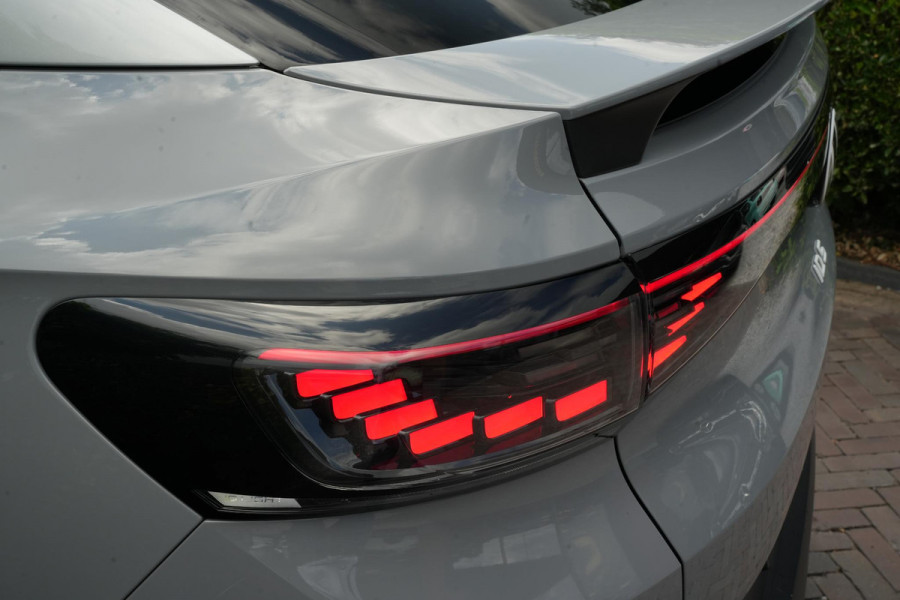 Volkswagen ID.5 Pro 77 kWh Warmtepomp Emergency braking DAB Stuurwiel verwarmd Sfeerverlichting Verkeersborddetectie Getint glas Grootlicht ass. Botsherkenning Navi