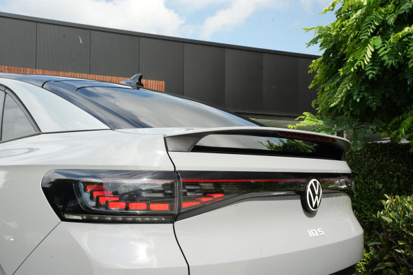 Volkswagen ID.5 Pro 77 kWh Warmtepomp Emergency braking DAB Stuurwiel verwarmd Sfeerverlichting Verkeersborddetectie Getint glas Grootlicht ass. Botsherkenning Navi