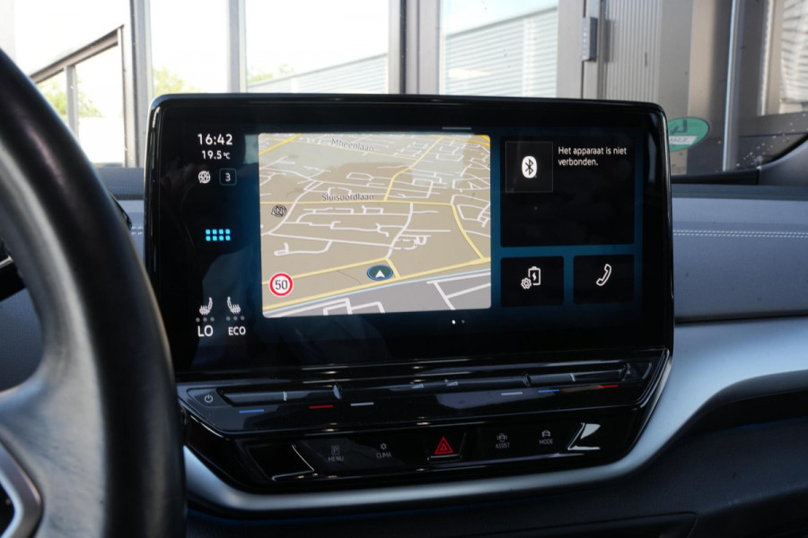 Volkswagen ID.5 Pro 77 kWh Warmtepomp Emergency braking DAB Stuurwiel verwarmd Sfeerverlichting Verkeersborddetectie Getint glas Grootlicht ass. Botsherkenning Navi