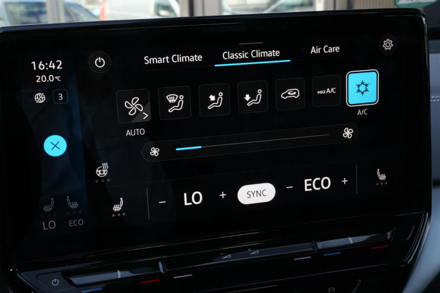 Volkswagen ID.5 Pro 77 kWh Warmtepomp Emergency braking DAB Stuurwiel verwarmd Sfeerverlichting Verkeersborddetectie Getint glas Grootlicht ass. Botsherkenning Navi
