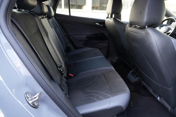 Volkswagen ID.5 Pro 77 kWh Warmtepomp Emergency braking DAB Stuurwiel verwarmd Sfeerverlichting Verkeersborddetectie Getint glas Grootlicht ass. Botsherkenning Navi
