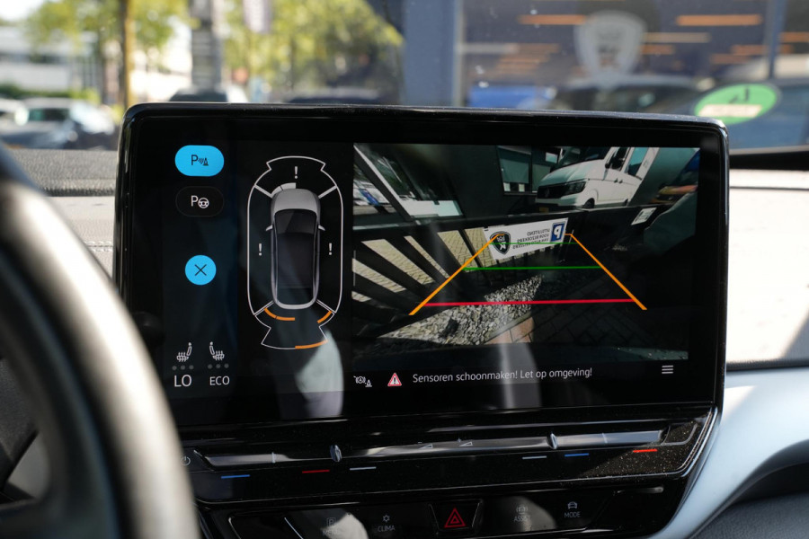 Volkswagen ID.5 Pro 77 kWh Warmtepomp Emergency braking DAB Stuurwiel verwarmd Sfeerverlichting Verkeersborddetectie Getint glas Grootlicht ass. Botsherkenning Navi
