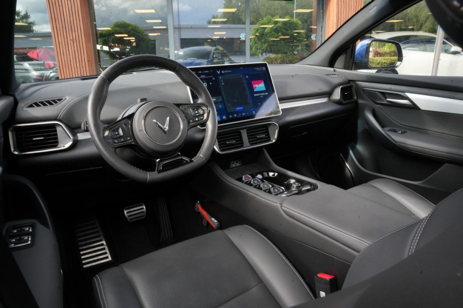 VinFast VF8 Plus 87.7 kWh Apple carplay Cruise control adaptief DAB Mistlampen voor Bots waarschuwing Stuurwielverw.