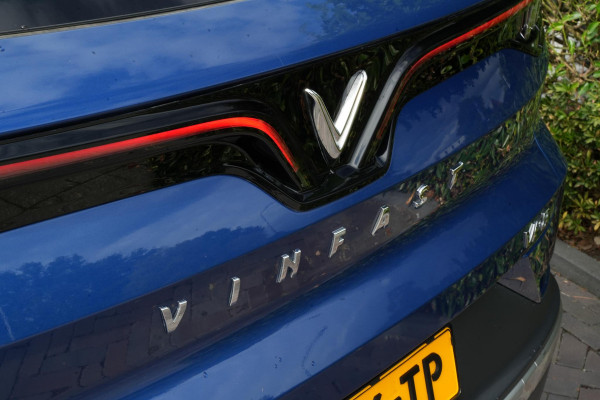 VinFast VF8 Plus 87.7 kWh Apple carplay Cruise control adaptief DAB Mistlampen voor Bots waarschuwing Stuurwielverw.