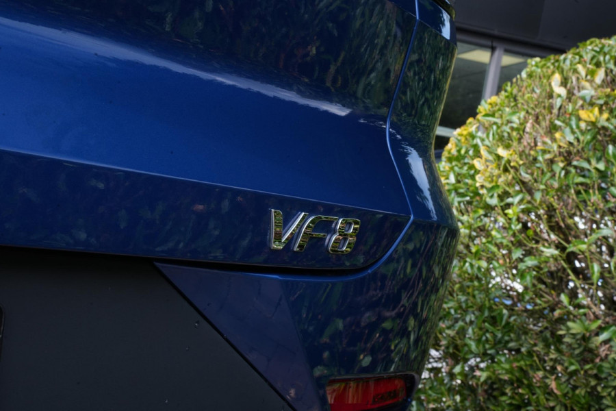VinFast VF8 Plus 87.7 kWh Apple carplay Cruise control adaptief DAB Mistlampen voor Bots waarschuwing Stuurwielverw.