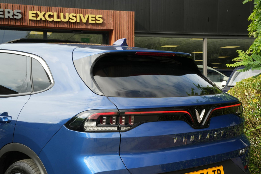 VinFast VF8 Plus 87.7 kWh Apple carplay Cruise control adaptief DAB Mistlampen voor Bots waarschuwing Stuurwielverw.