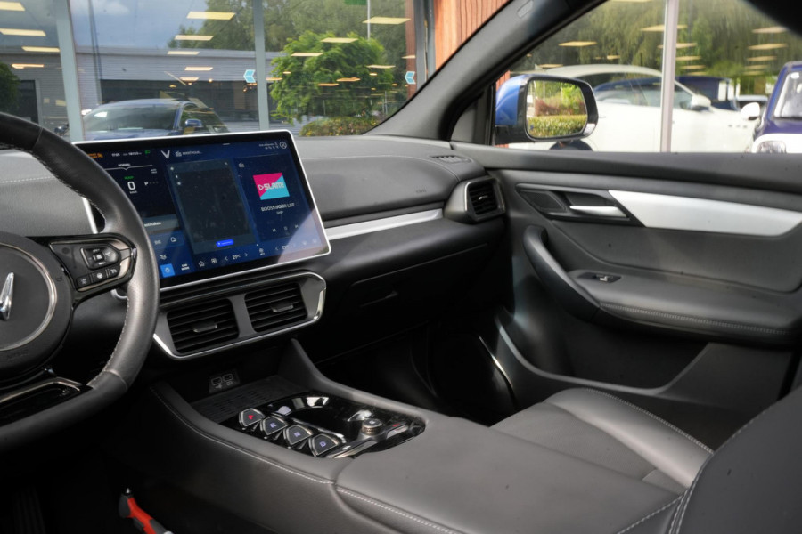 VinFast VF8 Plus 87.7 kWh Apple carplay Cruise control adaptief DAB Mistlampen voor Bots waarschuwing Stuurwielverw.