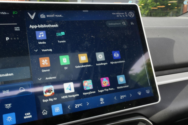 VinFast VF8 Plus 87.7 kWh Apple carplay Cruise control adaptief DAB Mistlampen voor Bots waarschuwing Stuurwielverw.