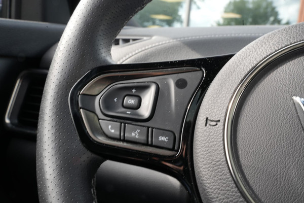 VinFast VF8 Plus 87.7 kWh Apple carplay Cruise control adaptief DAB Mistlampen voor Bots waarschuwing Stuurwielverw.