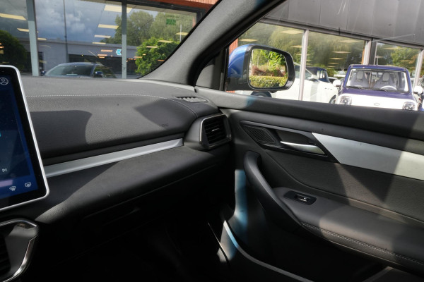 VinFast VF8 Plus 87.7 kWh Apple carplay Cruise control adaptief DAB Mistlampen voor Bots waarschuwing Stuurwielverw.