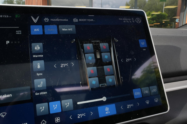 VinFast VF8 Plus 87.7 kWh Apple carplay Cruise control adaptief DAB Mistlampen voor Bots waarschuwing Stuurwielverw.