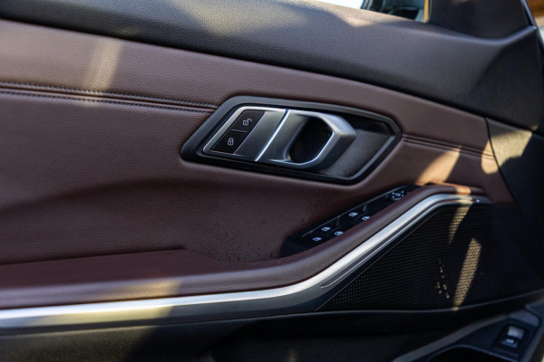 BMW 3 Serie Touring 318i High Executive Edition I NAP I Panoramadak I 1e Eigenaar I Zeer netjes I BTW
