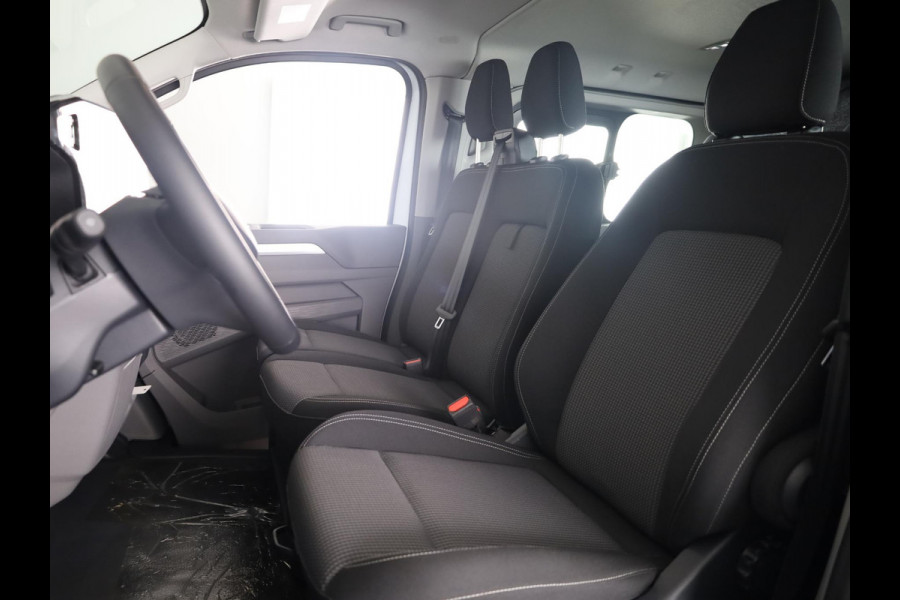 Volkswagen e-Transporter Kombi 34 L2H1 Style 64 kWh DC 218 pk | Navigatie | Warmtepomp | Parkeersensoren | Achteruitrijcamera | Adaptieve cruise control |