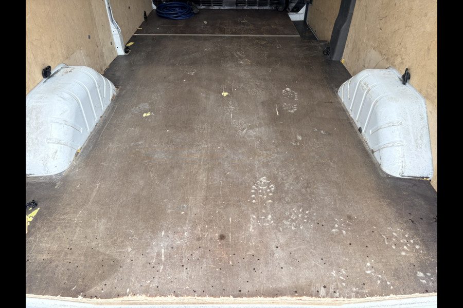 Ford E-Transit 68kWh 184PK L3H3 317km WLTP 93,8% (SOH) Snelladen Camera Cruise control Climate control Carplay Navigatie Laadkabel Parkeersensoren