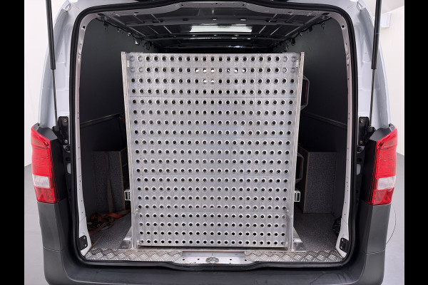 Mercedes-Benz Vito 110CDI Extra Lang 3-Persoons Camera Oprijplaat Airco Bluetooth Licht-/regensensor Betonplex Vloer Wandbetimmering Sidebars Euro 6 Origineel Nederlandse Auto