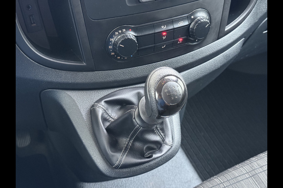 Mercedes-Benz Vito 110CDI Extra Lang 3-Persoons Camera Oprijplaat Airco Bluetooth Licht-/regensensor Betonplex Vloer Wandbetimmering Sidebars Euro 6 Origineel Nederlandse Auto
