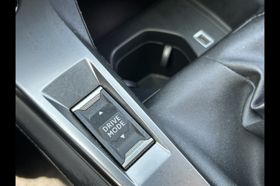Peugeot 308 SW BWJ 2022 | 1.2PT 131PK Allure Pack Business | CLIMA | CARPLAY | NAVI | PRIVACY GLASS | NAVI | AD CRUISE | PDC | LEDER/STOF SPORTSTOELEN |