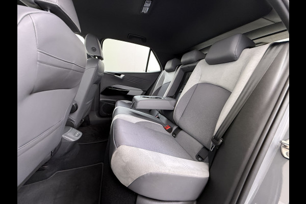 Volkswagen ID.3 First Plus 62kWh Trekhaak Adap.Cruise SOH 93% Camera Stoel+Stuurverwarming Navi-Pro Apple Carplay Android Auto Pdc Keyless advanced Matrix-Led Privacy Glas Lmv DAB Lmv 19" Isofix 1e Eigenaar Origineel Nederlandse Auto