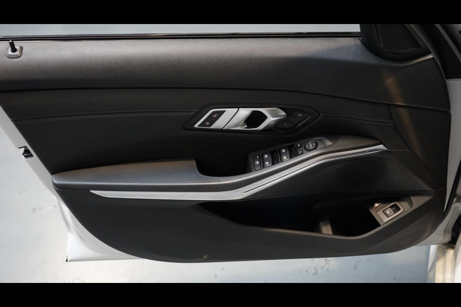 BMW 3-serie 330e M-Sport Shadow Line AUTOMAAT-360 CAMERA-ACC-AMBIANCE-HEADUP-KEYLESS-LASER LED-MEMORY-PANORAMA