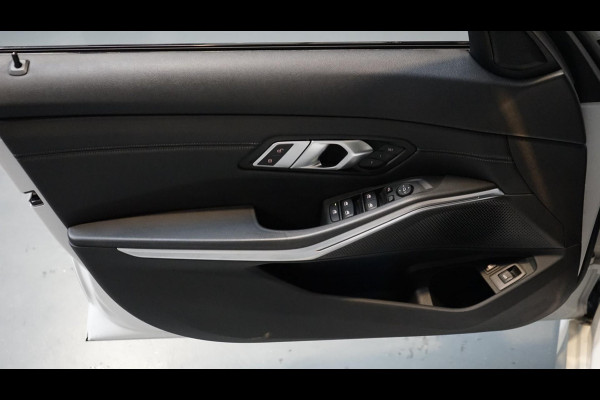 BMW 3-serie 330e M-Sport Shadow Line AUTOMAAT-360 CAMERA-ACC-AMBIANCE-HEADUP-KEYLESS-LASER LED-MEMORY-PANORAMA