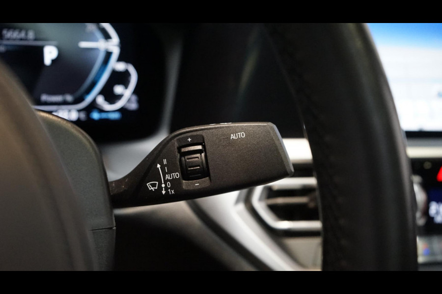 BMW 3-serie 330e M-Sport Shadow Line AUTOMAAT-360 CAMERA-ACC-AMBIANCE-HEADUP-KEYLESS-LASER LED-MEMORY-PANORAMA