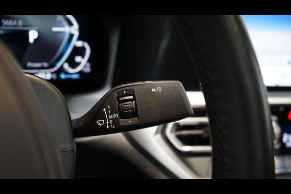 BMW 3-serie 330e M-Sport Shadow Line AUTOMAAT-360 CAMERA-ACC-AMBIANCE-HEADUP-KEYLESS-LASER LED-MEMORY-PANORAMA