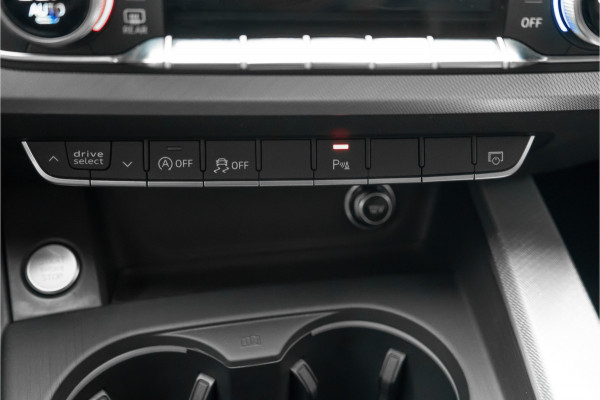 Audi A4 Avant 2.0 TFSI MHEV Automaat Leder/Alcantara CarPlay 19"