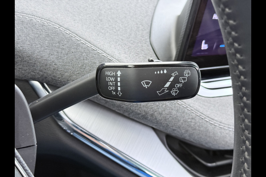 Škoda ENYAQ iV 80 Warmtepomp Soh 89% Panoramadak Adap.Cruise 3-Zone Ecc Camera Stoel+Stuurverwarming Draadloze telefoonlader Elek.Achterklep Keyless Matrix Led File assistent Lmv 20"