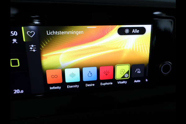 Volkswagen Golf 1.5 TSI R-Line 130 pk | Private lease vanaf €570 | Navigatie via App | Parkeersensoren | Autom. airco | LED koplampen | Apple Carplay/Android Auto | R-Line |