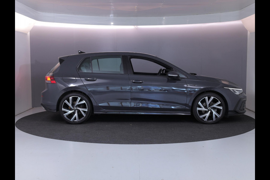 Volkswagen Golf 1.5 TSI R-Line 130 pk | Private lease vanaf €570 | Navigatie via App | Parkeersensoren | Autom. airco | LED koplampen | Apple Carplay/Android Auto | R-Line |