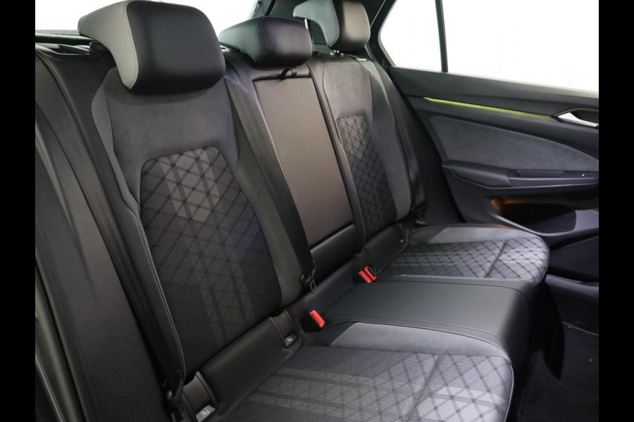 Volkswagen Golf 1.5 TSI R-Line 130 pk | Private lease vanaf €570 | Navigatie via App | Parkeersensoren | Autom. airco | LED koplampen | Apple Carplay/Android Auto | R-Line |