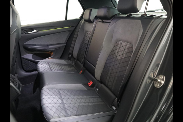 Volkswagen Golf 1.5 TSI R-Line 130 pk | Private lease vanaf €570 | Navigatie via App | Parkeersensoren | Autom. airco | LED koplampen | Apple Carplay/Android Auto | R-Line |